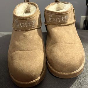 these are juicy couture mini boots, i wore them once but they are to big for me!